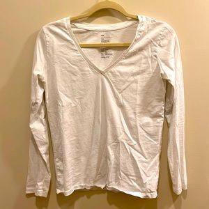 White long sleeve V neck basic tee